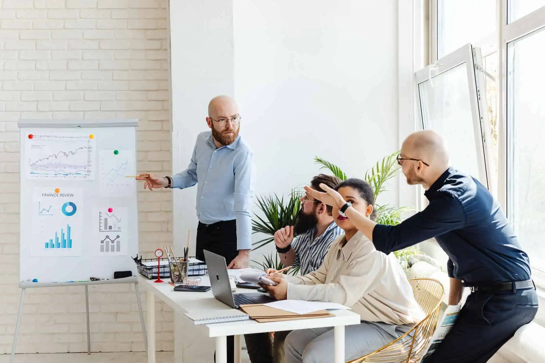 Sales Team Performance: 2024 Benchmark Data on Rep-to-Rep Gaps